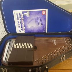 Oscar Schmidt Autoharp With Book and Case