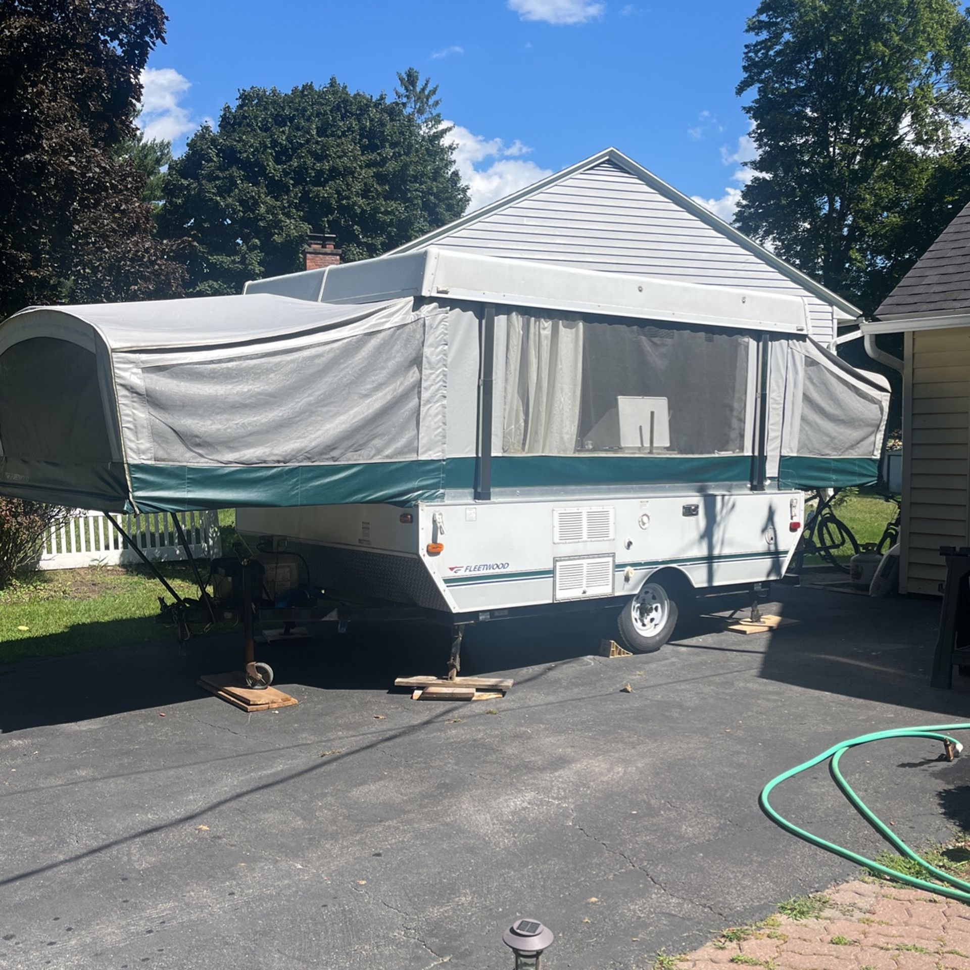 2005 Fleetwood Sea pine