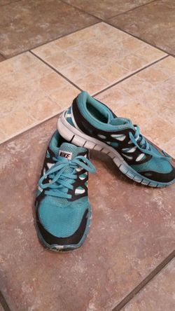 Women's Nike shoes size 8