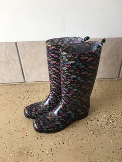 Woman's rain boots. Size 9