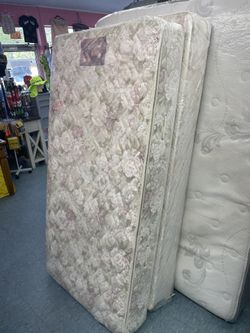 10”Doble Sided Pillow Top, Twin Size Mattress And Box Spring, Good Condition, Sanitized!$250,