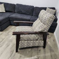 Lazy Boy Manuel Recliner off white pattern