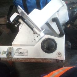 HOBART SLICER . INDUSTRIAL OR RESTERUANT MODEL  125$  