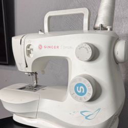 Singer simple Sewing Machine