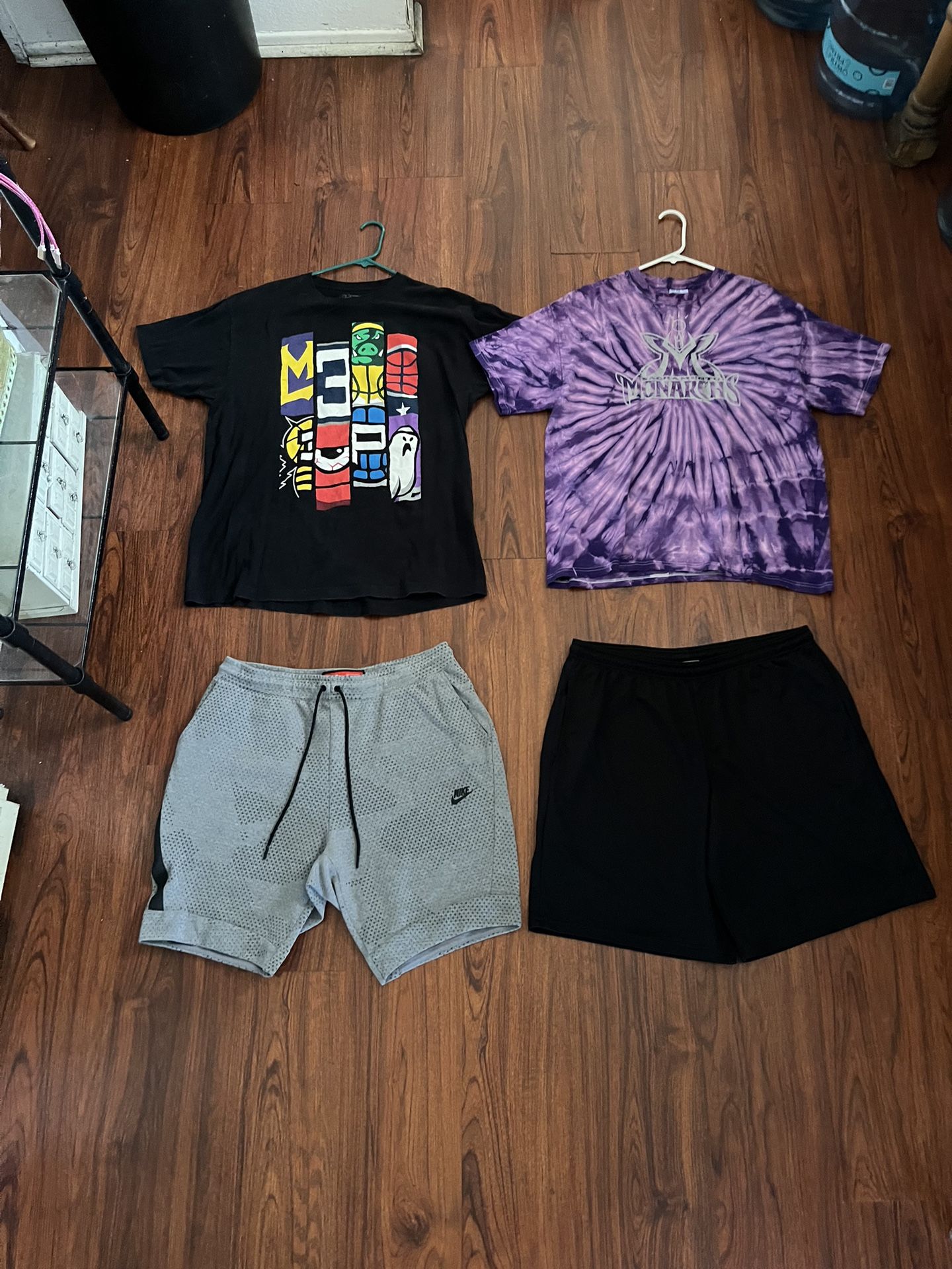Men’s Nike Tech Fleece Shorts & Shirts size XL