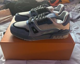 Louis  Vuitton, Size Us 9