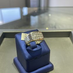 Gent’s Two-Tone 14k Gold Fashion Ring with 1.20 TWT Round Diamonds (GH, VS)