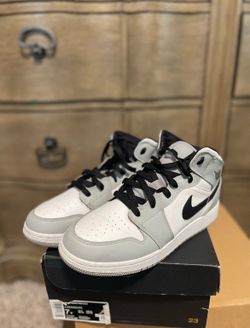 AIR JORDAN 1 MID Shoes