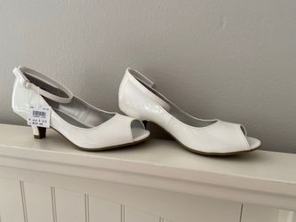 White dress heals for big girls size 5.5 / 5 1/2