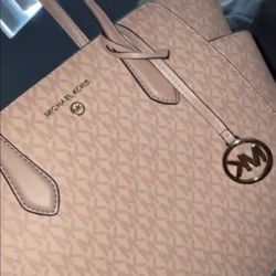 Michael Kors Jet Set Tote Bag