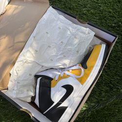 Air Jordan 1 Mid (DQ8426-701, Yellow Ochre/White/Yellow Ochre/Black)