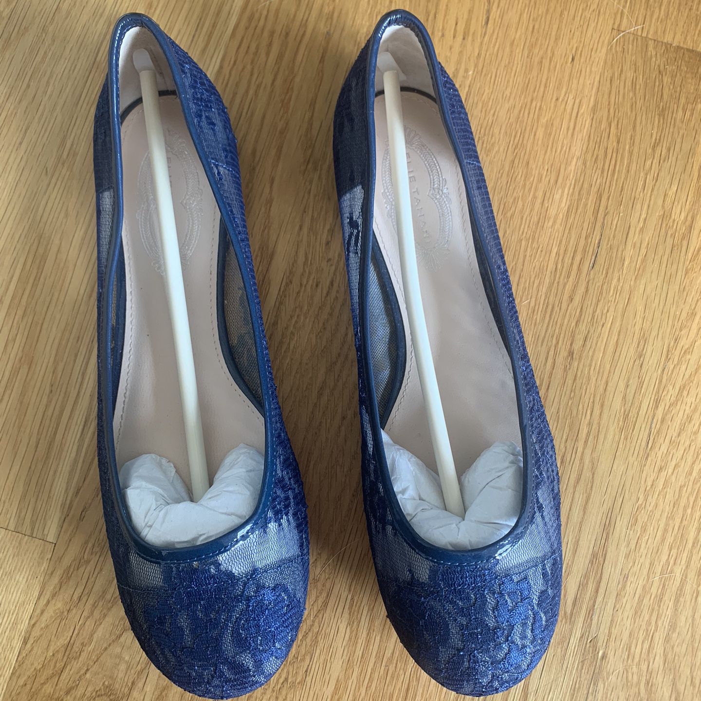 Gently Used Elie Tahari Size 7.5 Ballet Flats