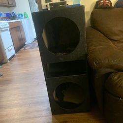 Spealers Box And  Good Amp  Speakers R $h**t They Work But Just Cheap To Be Honest But  Overall  Everything Else Is Top Notch Asking 200$ Heck Of Deal