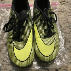 Big Boys Soccer Cleats Size 5Y