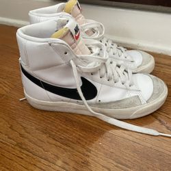 Nike Blazer Mid '77 Size: 6 Women