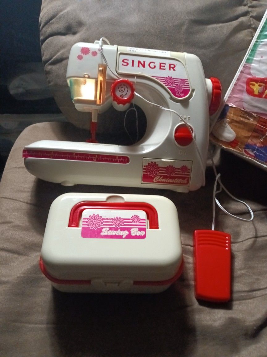Singer Girl's Sewing Machine.