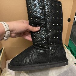 Women’s Winter Boots Size 8