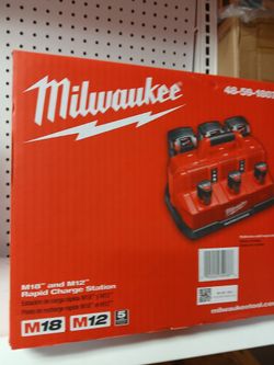 Milwaukee New Rapid Charger Station M12 -M18 - No Battery