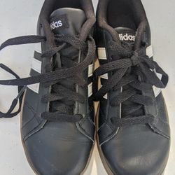 Adidas Boys Size 2 Shoes