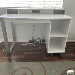 Desk With Built In Speakers, USB Ports And Plugs
