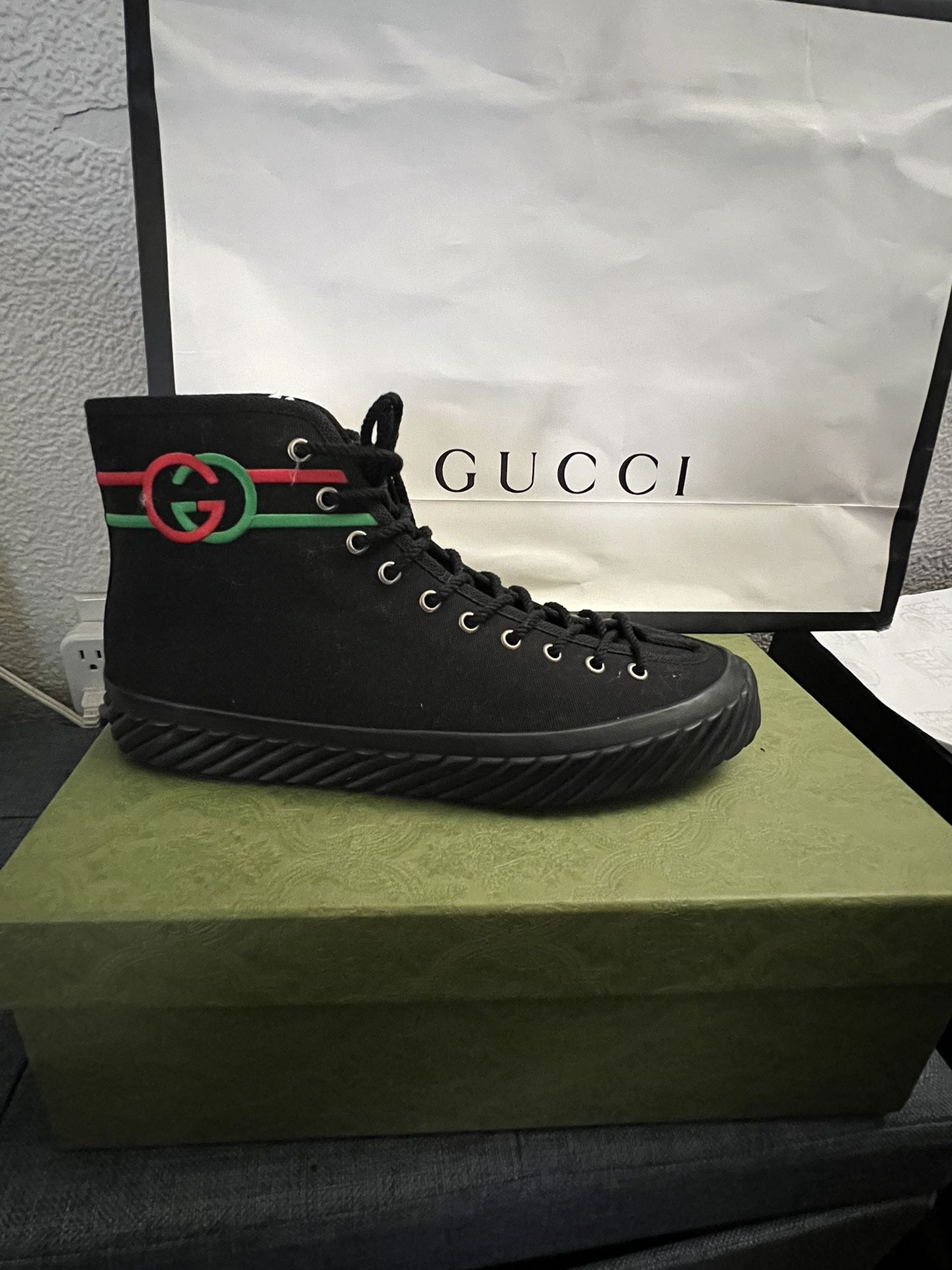 Gucci Sz 9 Fits Like Sz 10