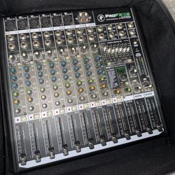 Mackie Mixer