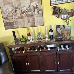 BEAUTIFUL BAR MAHOGANY, WOOD, SOLID, HEAVY GLASS TOP WITH WOOD AROUND THE GLASS UNDERNEATH WILL HOLD SEVERAL BOTTLES THEN YOUR STORAGE SPACE WITH FOUR