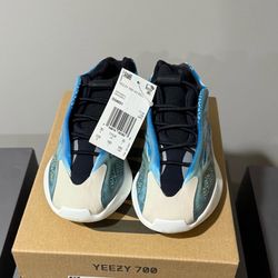 Yeezy 700 v3 Arzareth Kids Sized
