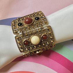 Gold Tone Vintage Wide Cabochon Bracelet 