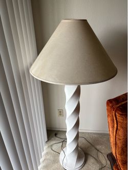 Living room lamp, classic, good lighting and excellent condition