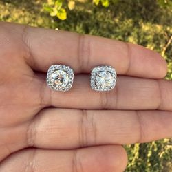 💎 1CT Square Halo Moissanite Stud Earrings – GRA Certified – D Color VVS1 💎
