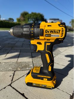 DeWalt 20V MAX Brushless Drill DCD777 w/ 2Ah Battery