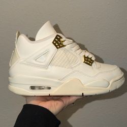 Jordan 4s Metallic Gold - Women’s 8.5