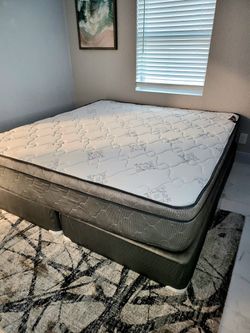 NEW KING-SIZE PILLOW TOP MATTRESS AND BOX SPRING π€
