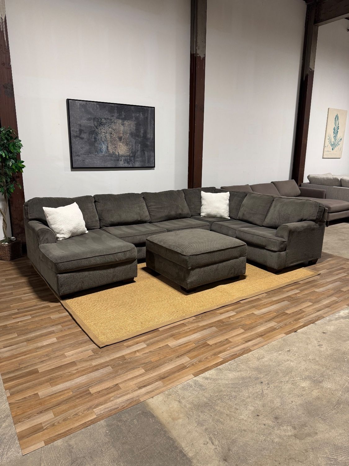 Ashley Sectional Sofa π Delivery Available