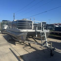 Godfrey 18 Ft Pontoon 
