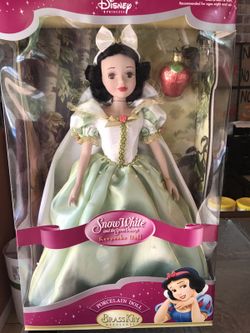 2004 Disney Princess Snow White porcelain doll with Apple ornament