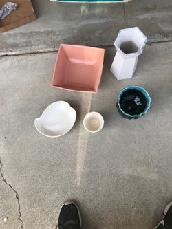 Three pieces of hull Pottery ABINGDON square dish little pot