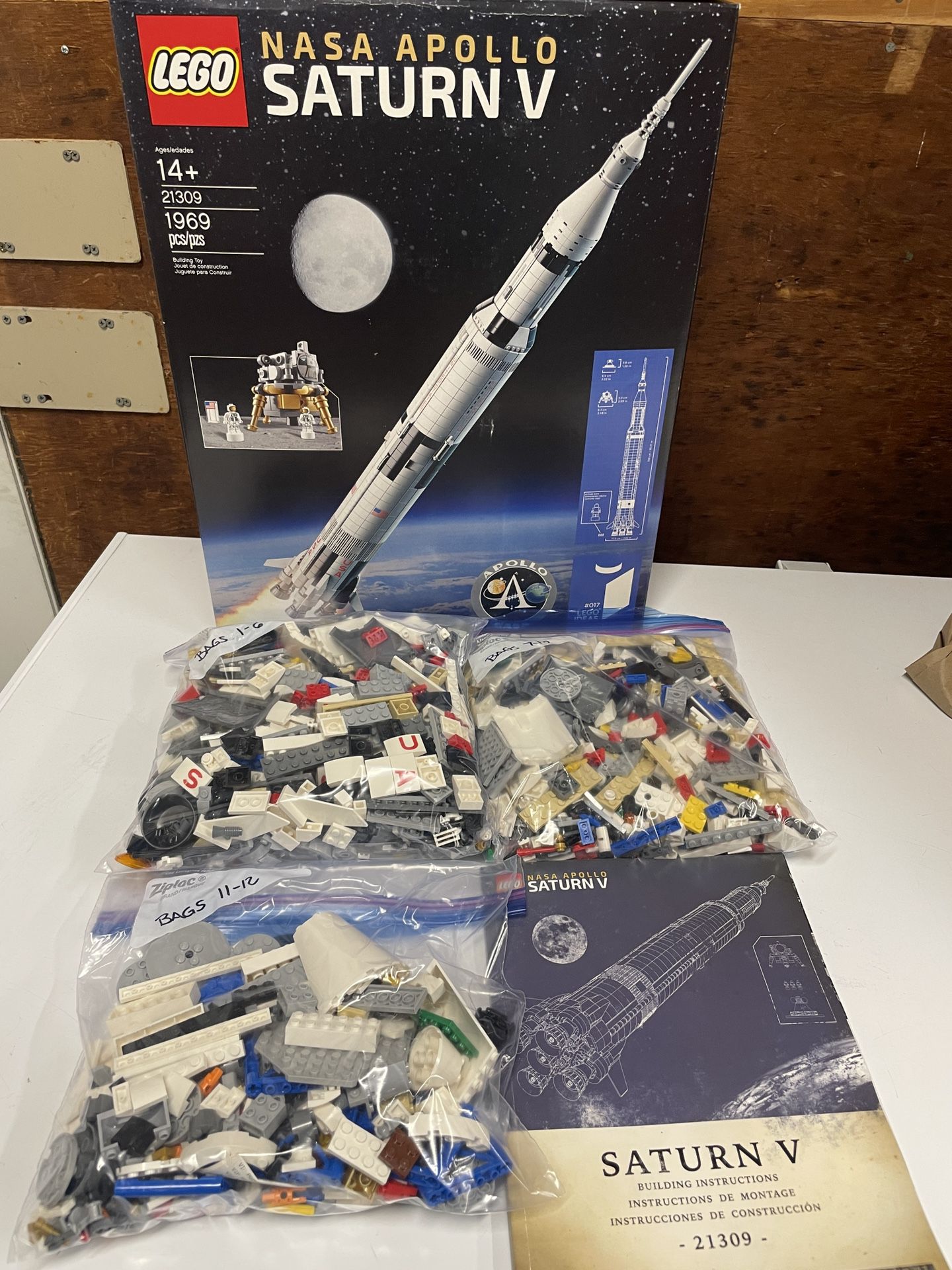 tapperhed stilhed intelligens LEGO Ideas NASA Apollo Saturn V Rocket 21309 EXCELLENT COMPLETE for Sale in  Los Angeles, CA - OfferUp