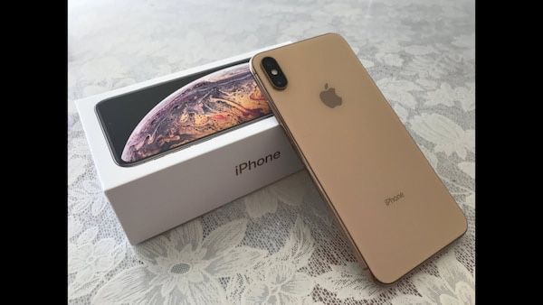 256GB iPhone UNLOCKED XS MAX GOLD (paid off)