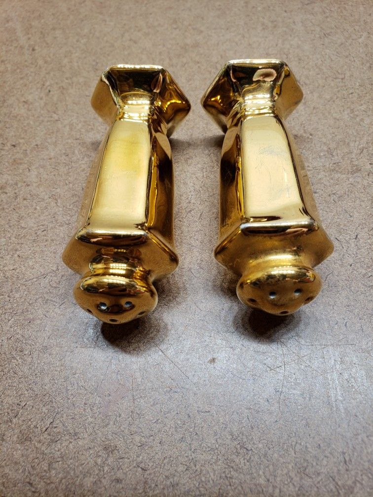 Vintage Czechosolvaki Porcelain Salt Pepper Shakers