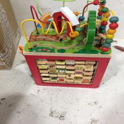 Battat – Wooden Activity Cube – Discover Farm Animals Activity Center for Kids 1 year +