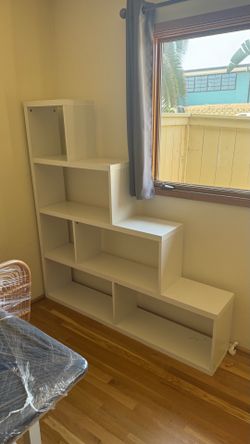 White bookshelf / cat stairs / staircase shelf