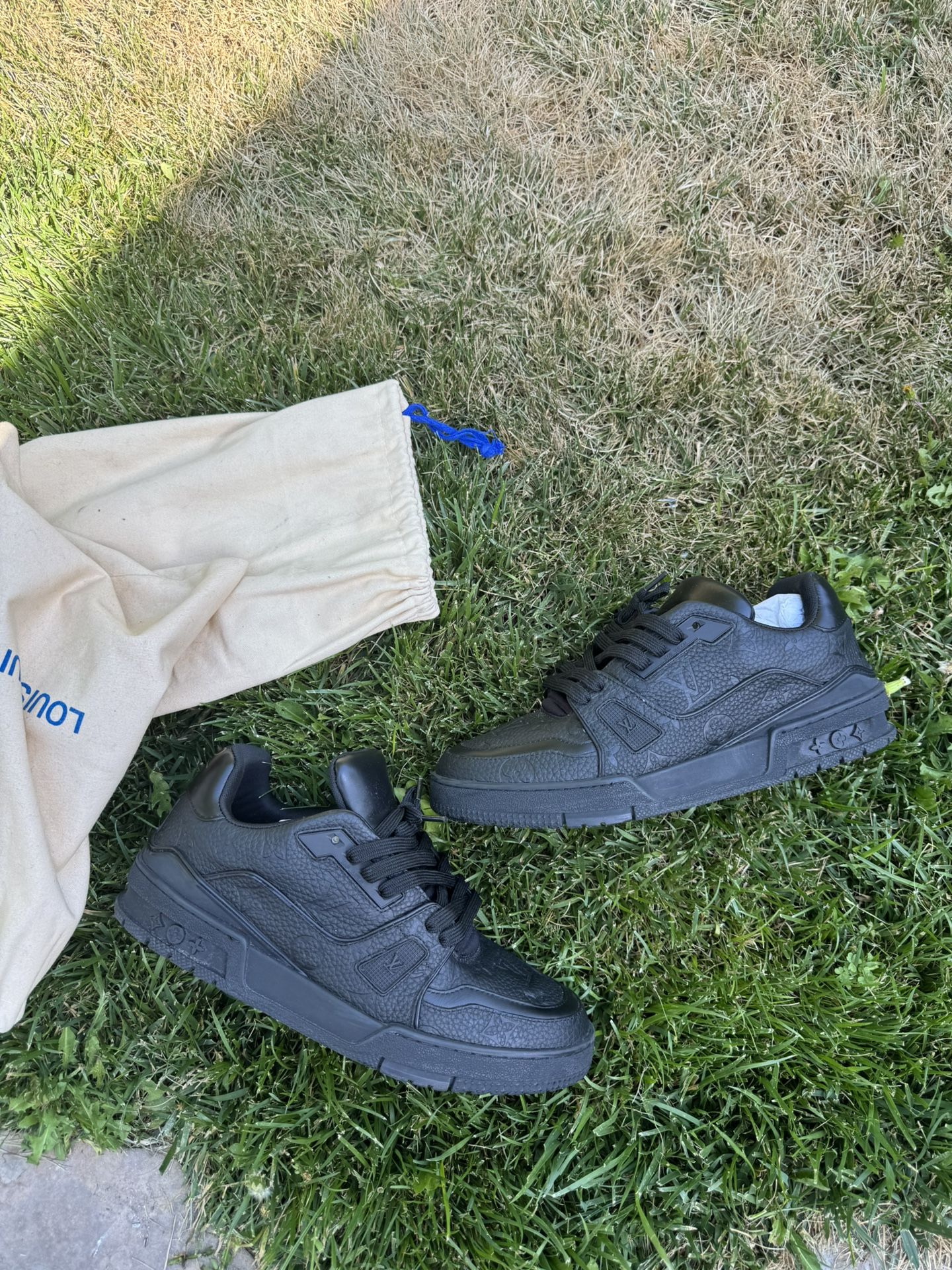 LV Trainers Size 8.0