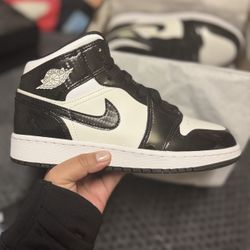Jordan 1 Mid Carbon fiber 