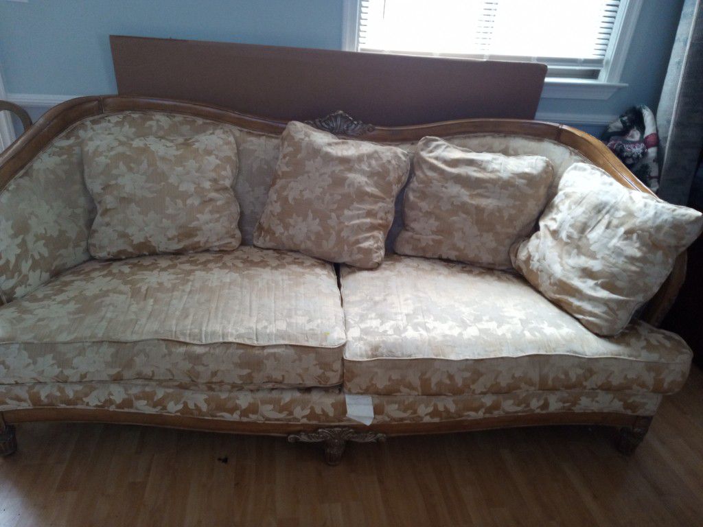 2 sofas in good condition, 