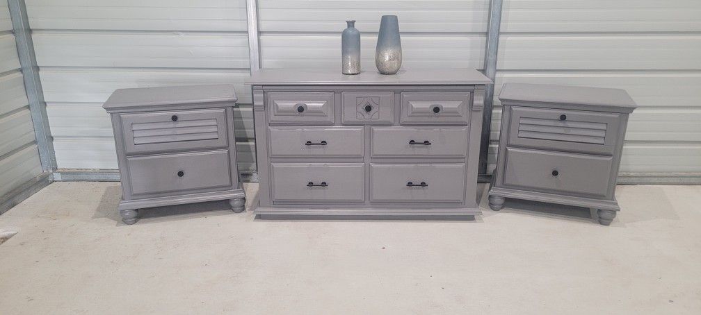 3 Piece Nightstands and Dresser Set