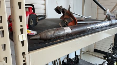 UNDERGROUND PNEUMATIC PIERCING TOOLS AND BORING MISSILES