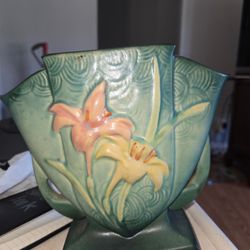 Roseville Pottery "Zephyr Lily" fan vase