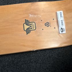 Monarch Project Skateboard Leticia Bufoni